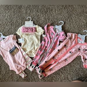 Bundle baby girl clothes 0-3 and 3-6 months (4 different outfits )